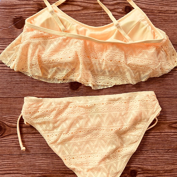 BRAND NEW Ruffle Mesh Bikini - Picture 2 of 4